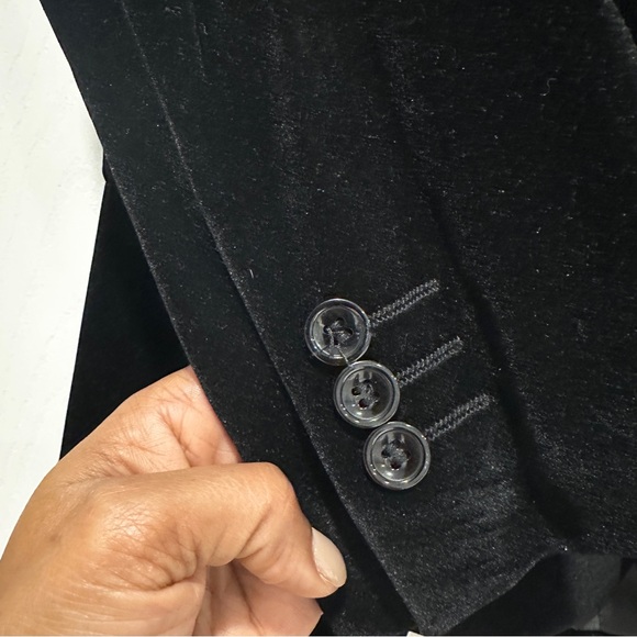 {preloved} Boy’s Classic Black Velvet Blazer - Picture 4 of 11